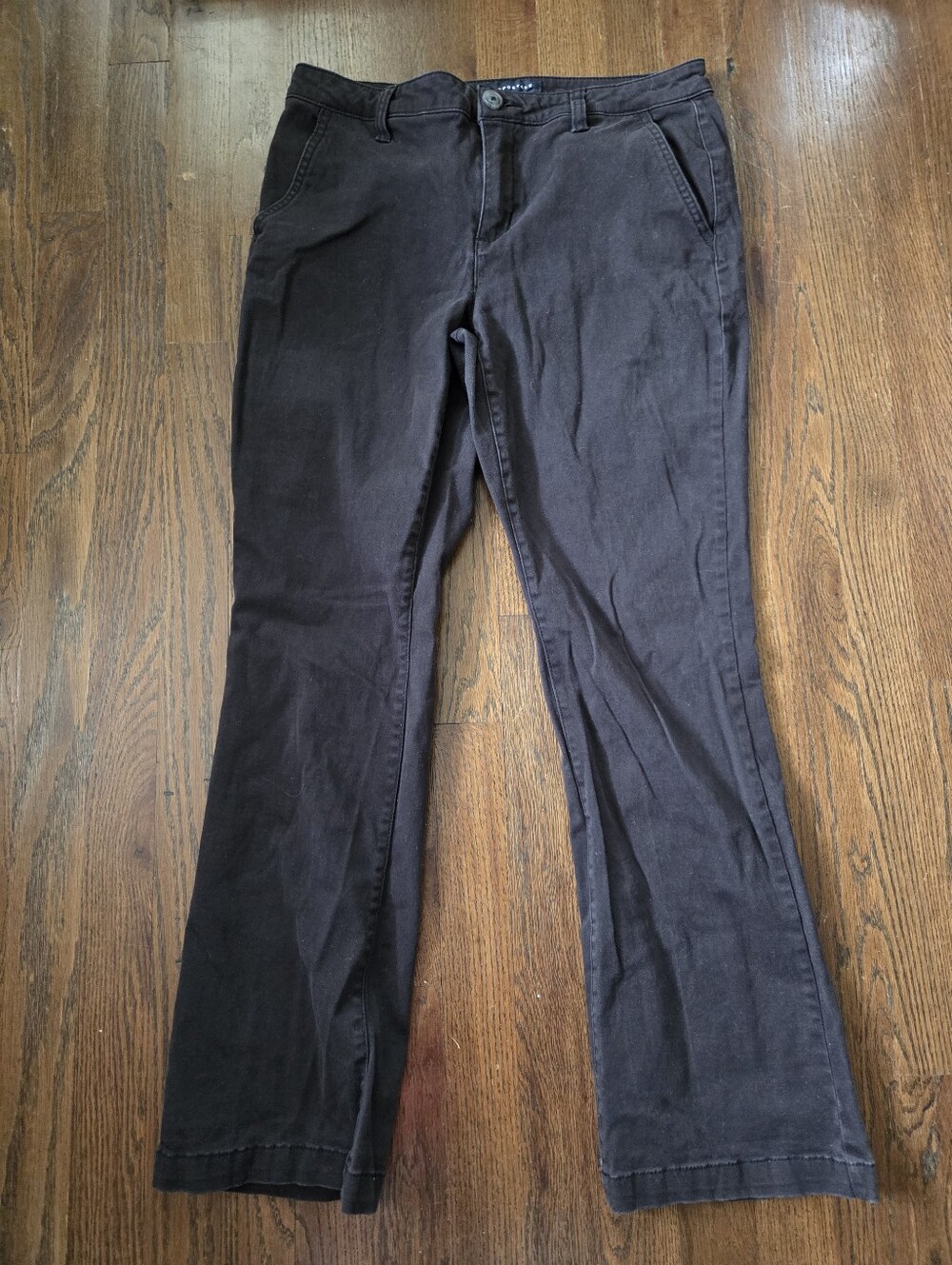 Aeropostale Classic Womens 8 Short Black Pants